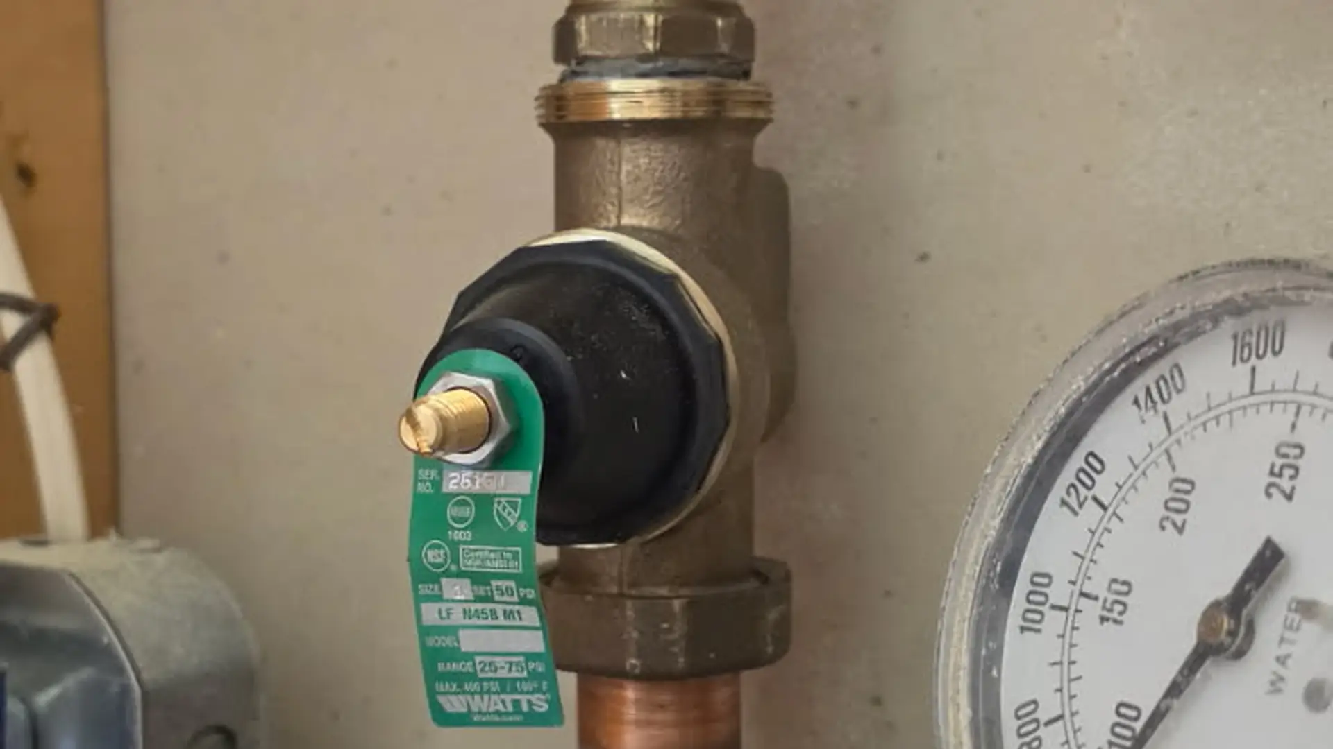 New pressure reducing valve with water pressure gauge